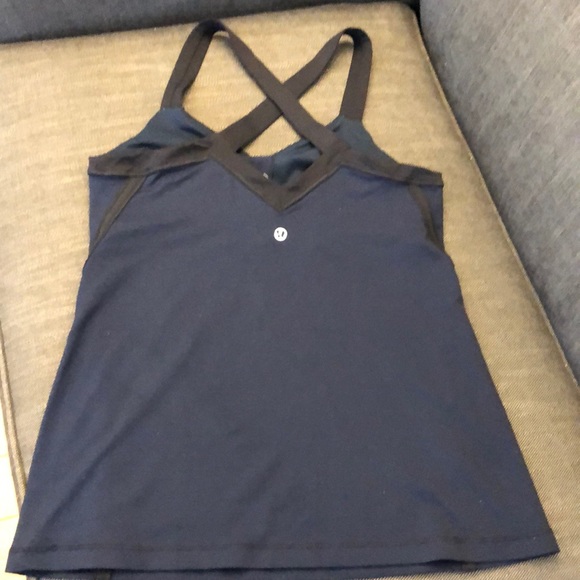 Lululemon tank size 8 - Picture 2 of 3